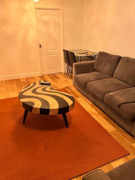 2 Bed Solihull Near Nec Airport, Jlr, Resort Wrld 외부 사진